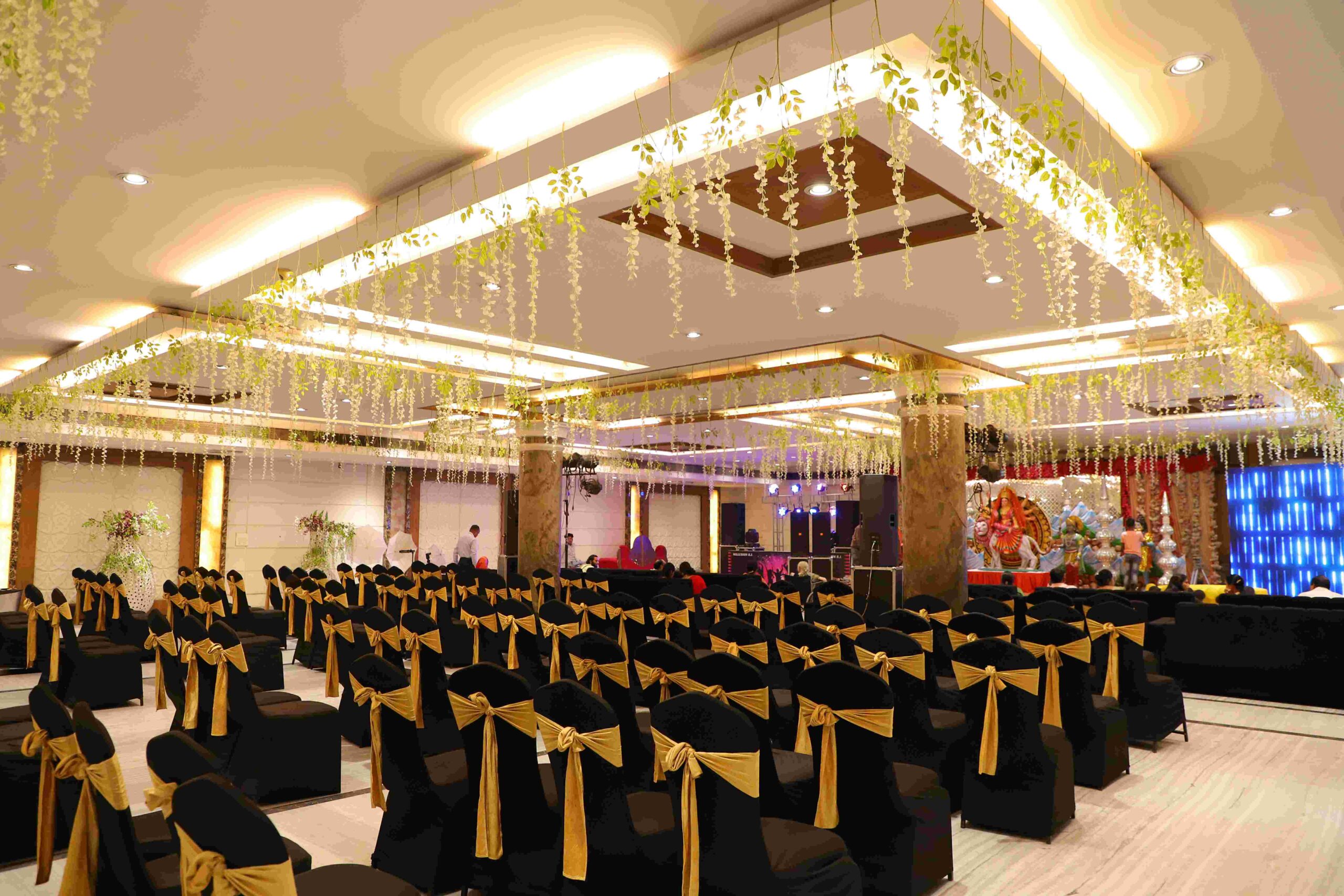 Taj Kala Group Events provides the best wedding decorators to decorate the entire wedding venue. A wedding venue decoration should be classy and clean.